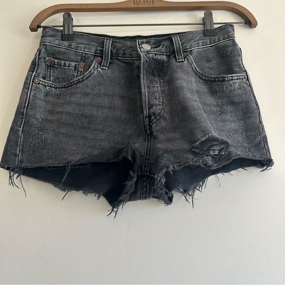501® Original Fit High Waist Women Distressed Shorts in “Slashed Black” Size 25 - Picture 8 of 15